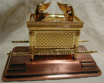 pictures of the ark of covenant look like